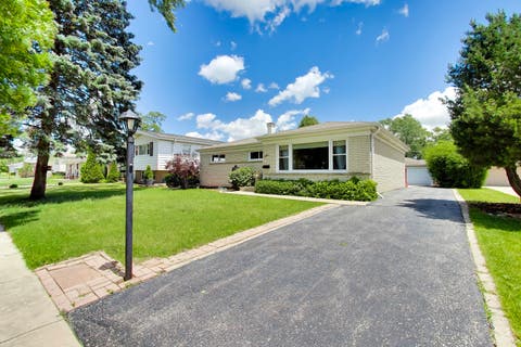 Tiny photo for 1081 Willson Drive, Des Plaines, IL 60016 (MLS # 12720537)
