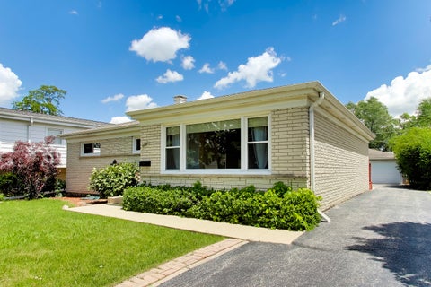 Tiny photo for 1081 Willson Drive, Des Plaines, IL 60016 (MLS # 12720537)