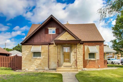 Photo of 5300 N Oconto Avenue, Chicago, IL 60656 (MLS # 12672954)