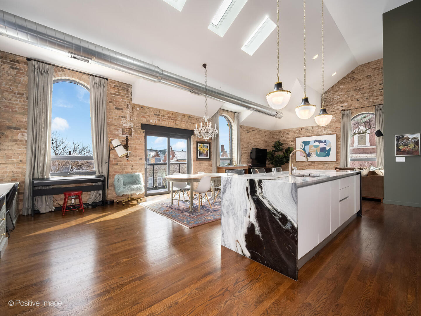 1849 N Hermitage Avenue 304