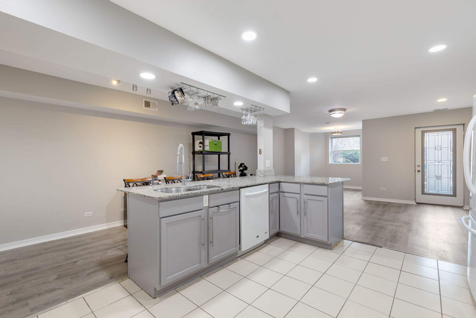 5726 N Kenmore Avenue GS