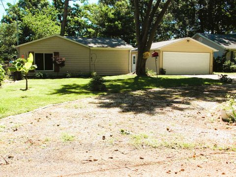 Photo of 1734 Moonglow Road, Centralia, IL 62801 (MLS # 12684985)