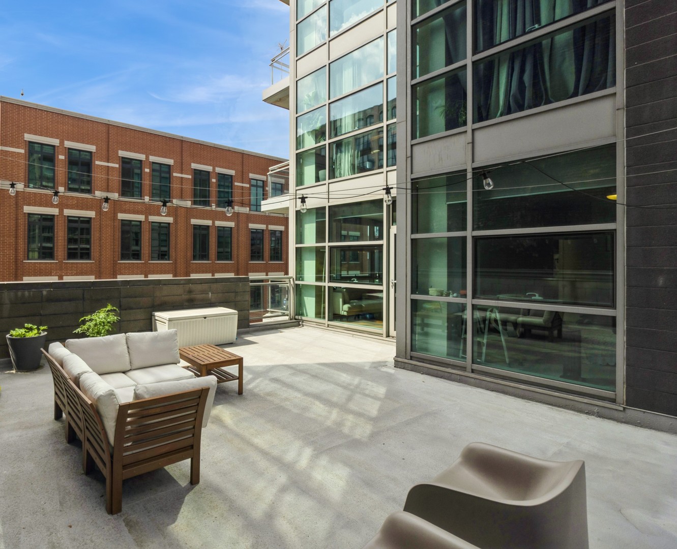 225 S Sangamon Street 306