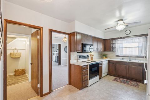 Tiny photo for 414 S Henry Street, Geneseo, IL 61254 (MLS # 100000449)