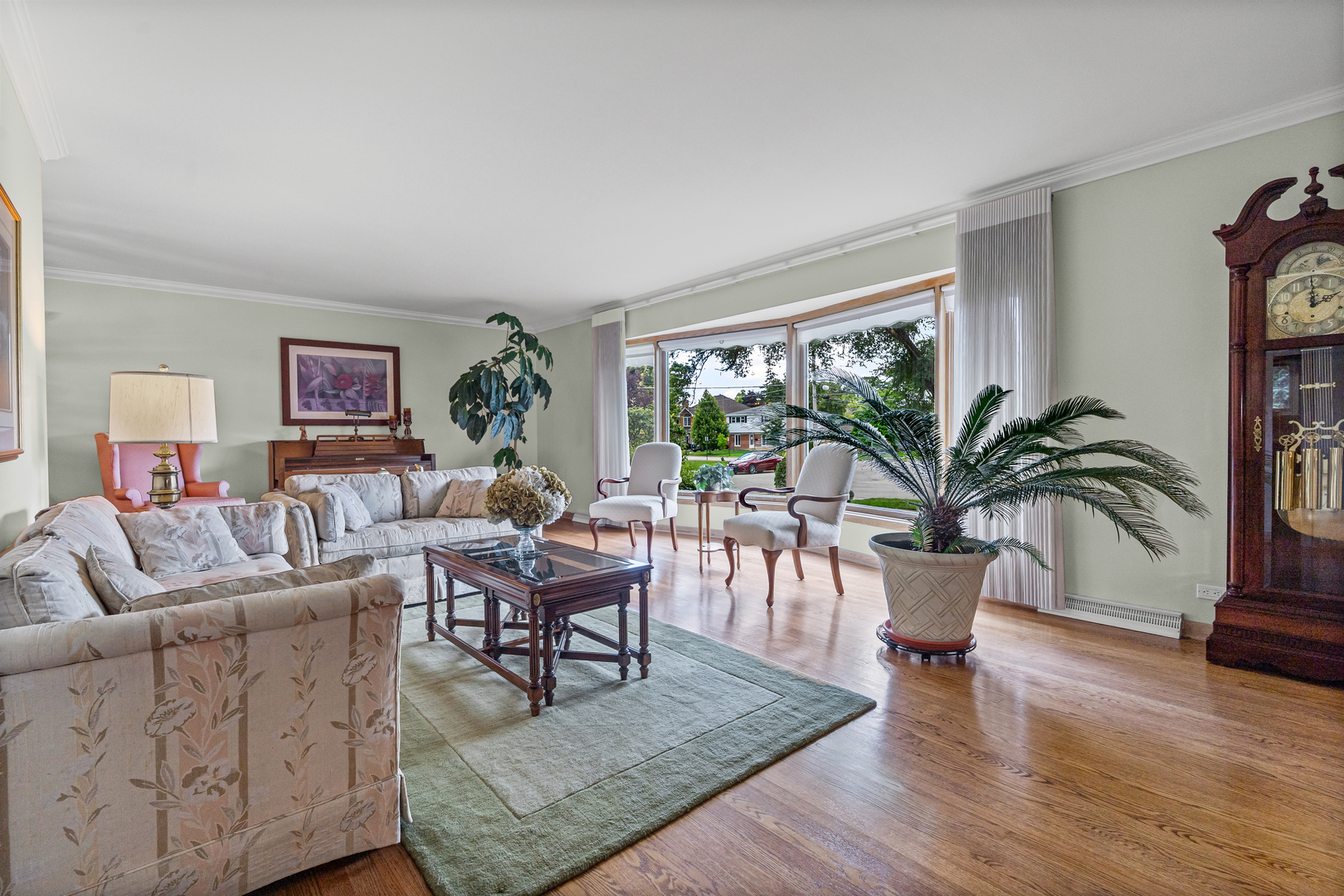 601 N Broadway Avenue