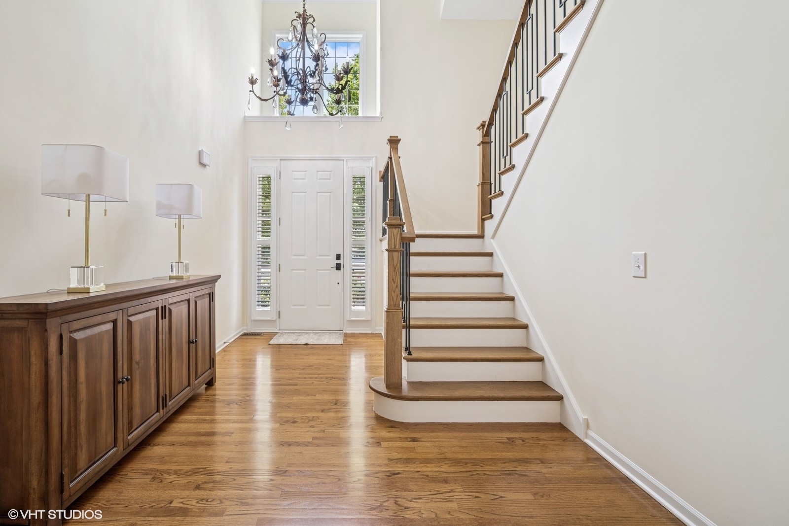 823 Balmoral Lane