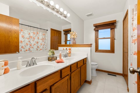 Tiny photo for 5485 Fox Path Lane, Hoffman Estates, IL 60192 (MLS # 12786867)