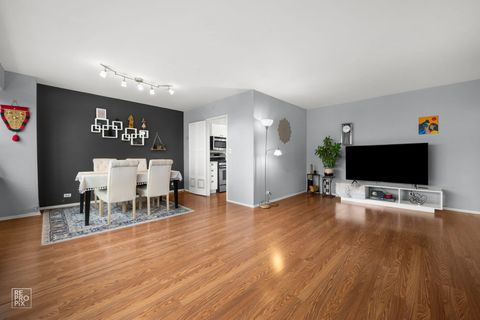 Tiny photo for 4200 N Marine Drive #904, Chicago, IL 60613 (MLS # 12577708)