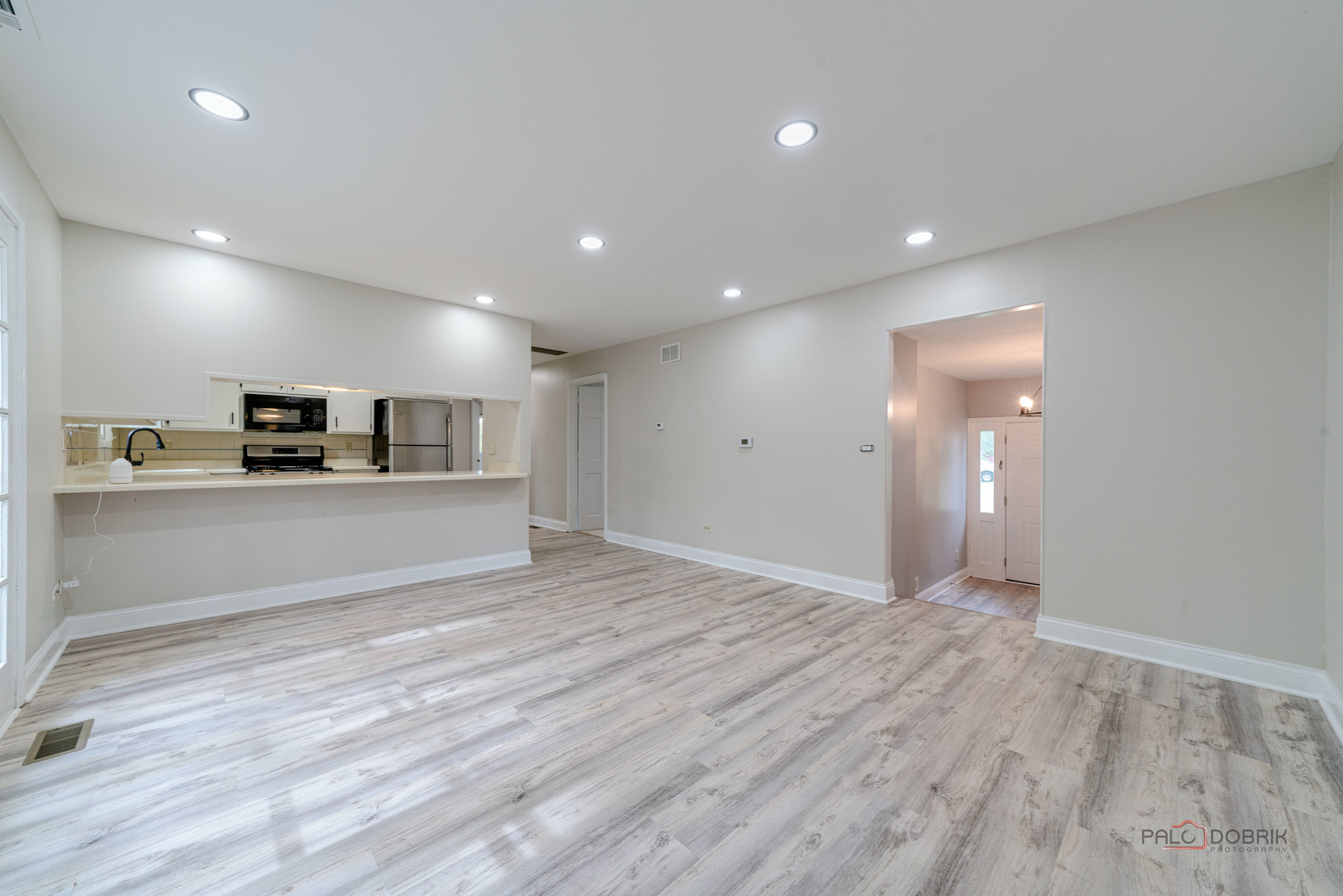 Lake Bluff, Illinois 60044, United States, 3 Bedrooms Bedrooms, ,3 BathroomsBathrooms,Residential,Active,230960