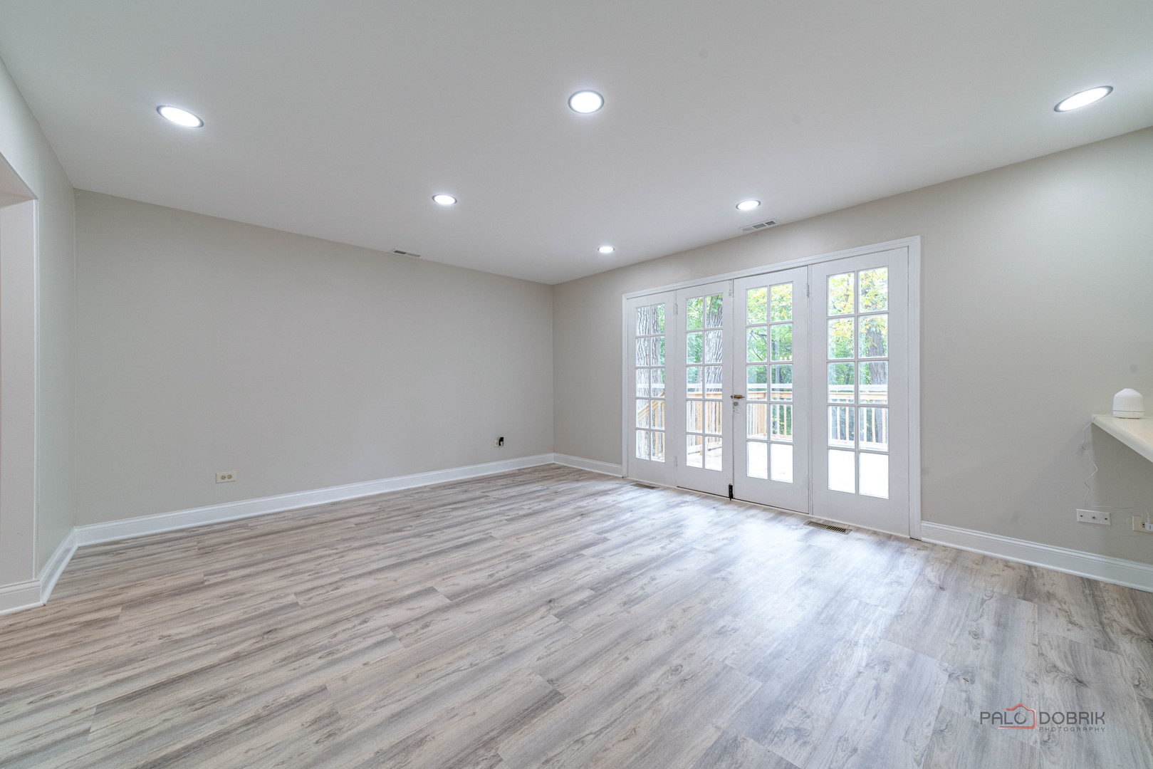 Lake Bluff, Illinois 60044, United States, 3 Bedrooms Bedrooms, ,3 BathroomsBathrooms,Residential,Active,230960