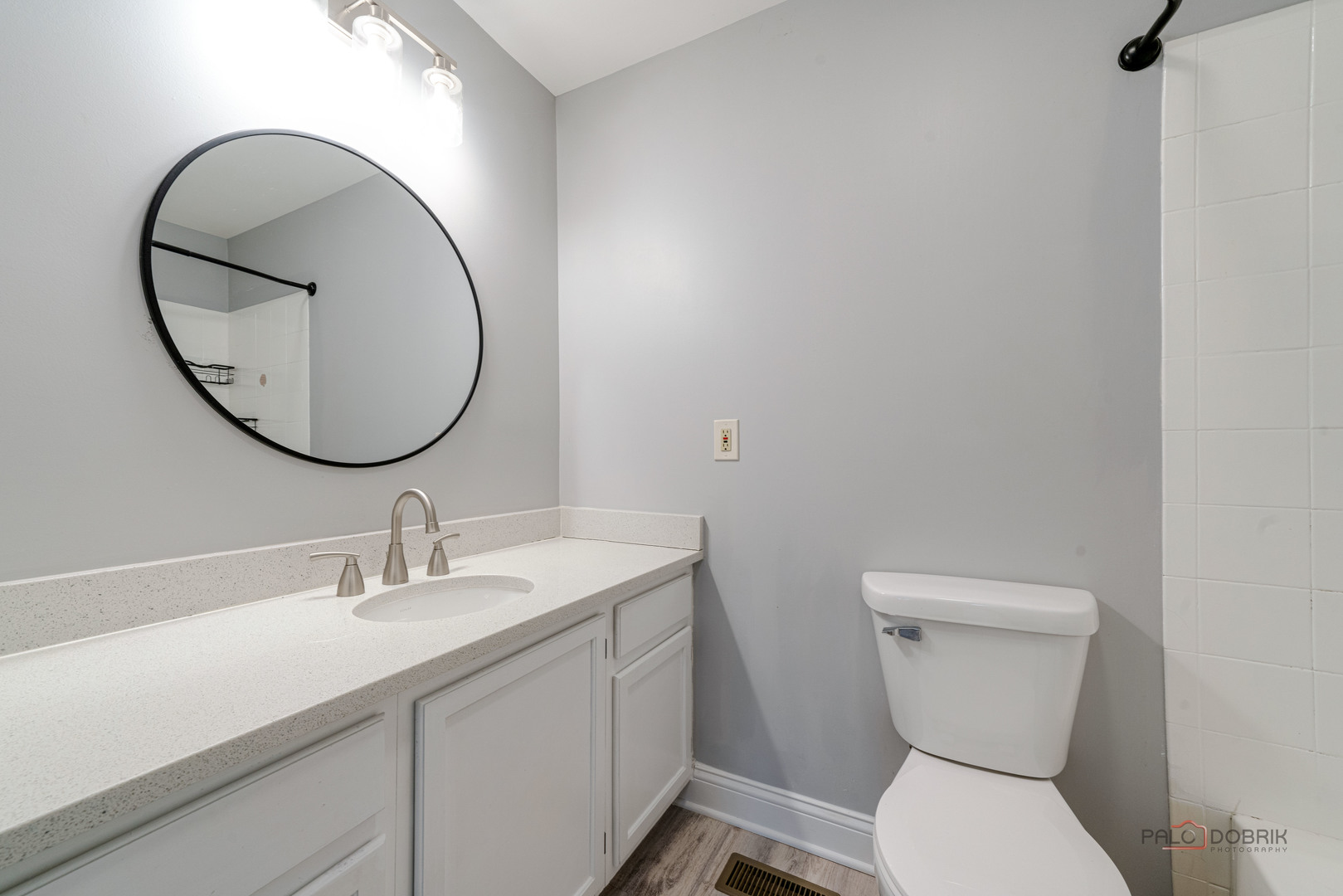 Lake Bluff, Illinois 60044, United States, 3 Bedrooms Bedrooms, ,3 BathroomsBathrooms,Residential,Active,230960