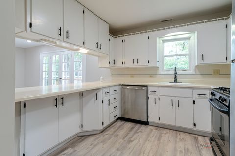 Tiny photo for 1208 Quassey Avenue, Lake Bluff, IL 60044 (MLS # 12470072)