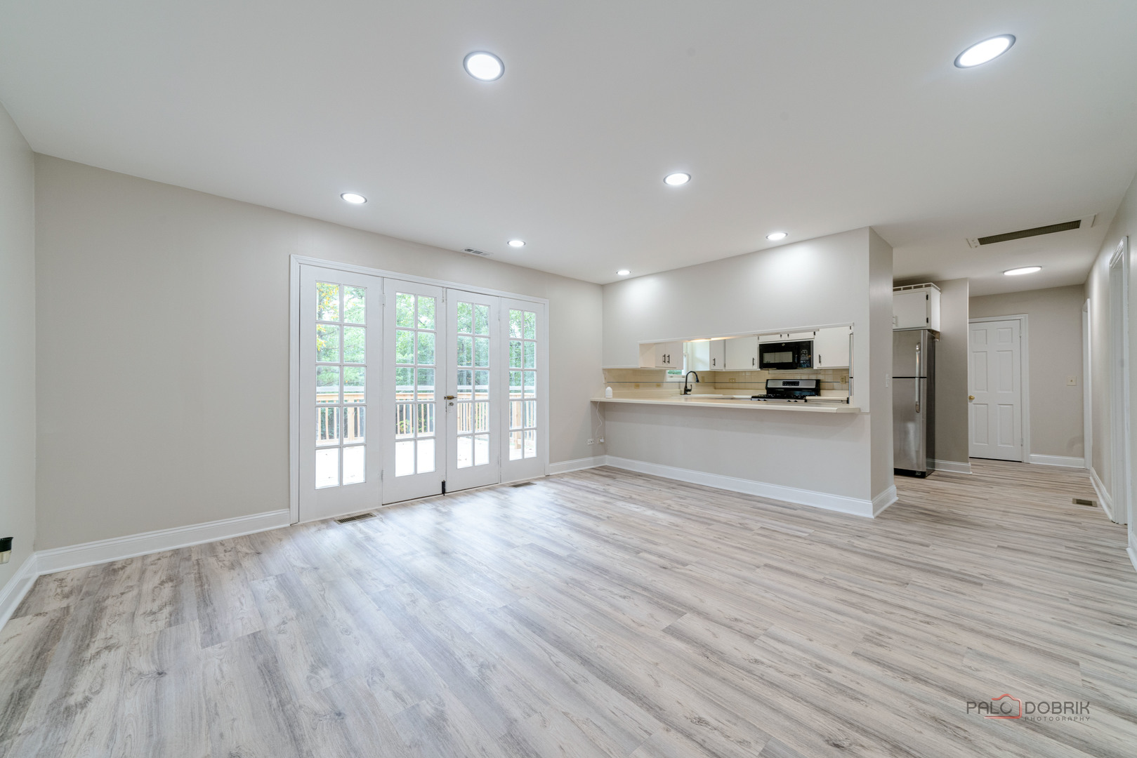 Lake Bluff, Illinois 60044, United States, 3 Bedrooms Bedrooms, ,3 BathroomsBathrooms,Residential,Active,230960