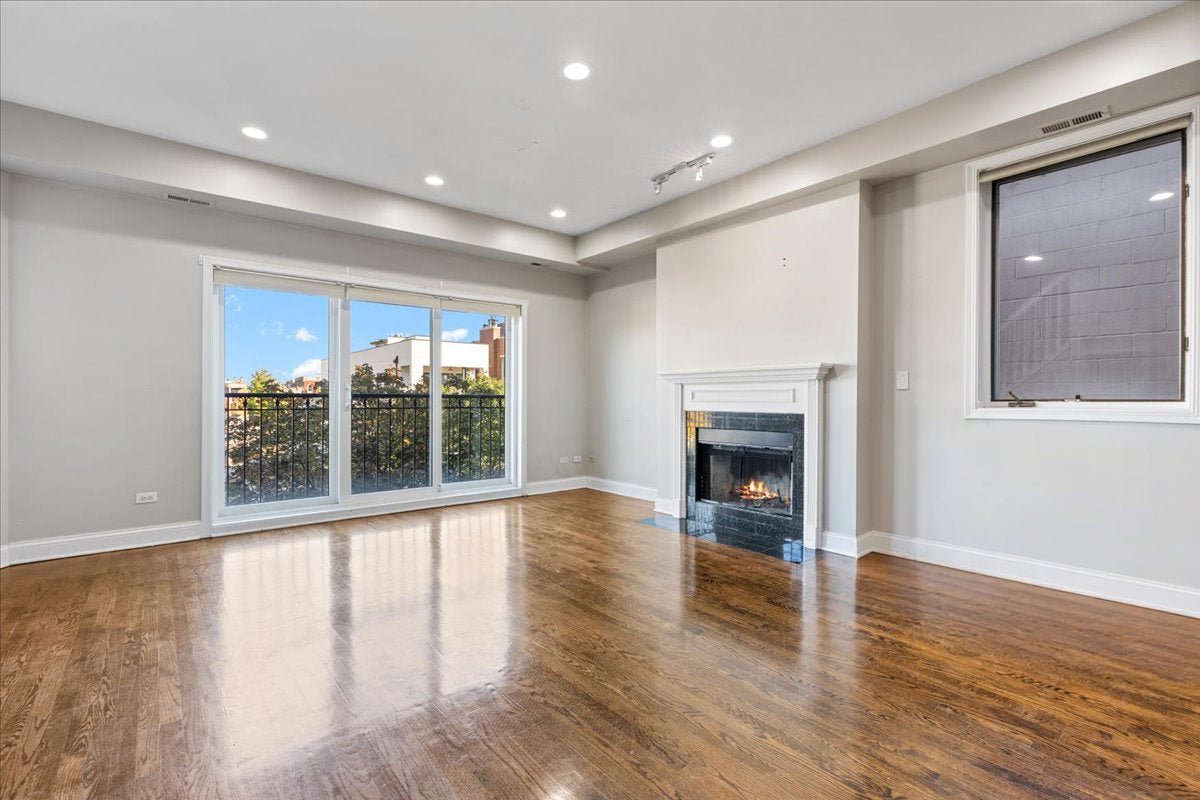 1369 W Hubbard Street 3E