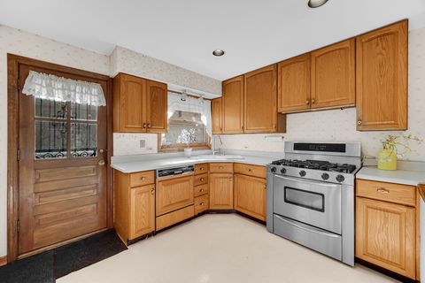Tiny photo for 7050 N Keating Avenue, Lincolnwood, IL 60712 (MLS # 12554134)