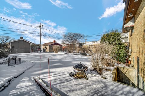 Tiny photo for 7050 N Keating Avenue, Lincolnwood, IL 60712 (MLS # 12554134)