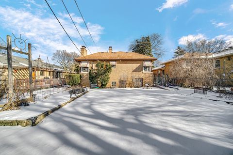 Tiny photo for 7050 N Keating Avenue, Lincolnwood, IL 60712 (MLS # 12554134)