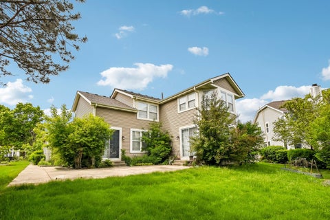 Tiny photo for 2421 Chambourd Drive, Buffalo Grove, IL 60089 (MLS # 12654076)