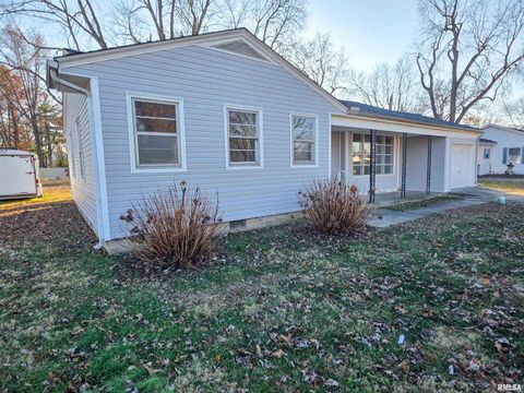 Tiny photo for 110 HICKORY Street, Flora, IL 62839 (MLS # EB460718)