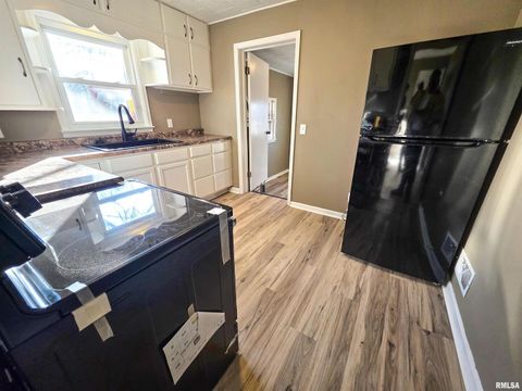 Tiny photo for 110 HICKORY Street, Flora, IL 62839 (MLS # EB460718)