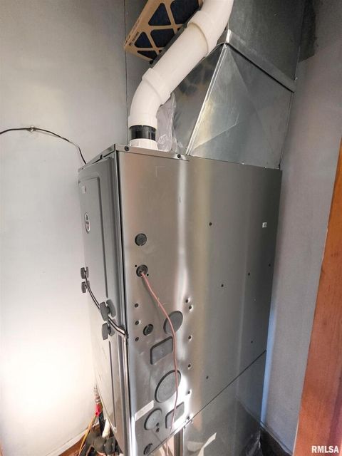 Tiny photo for 110 HICKORY Street, Flora, IL 62839 (MLS # EB460718)