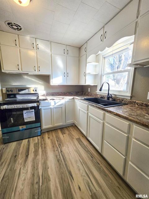 Tiny photo for 110 HICKORY Street, Flora, IL 62839 (MLS # EB460718)