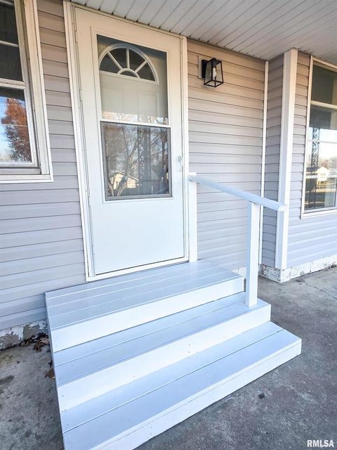 Tiny photo for 110 HICKORY Street, Flora, IL 62839 (MLS # EB460718)