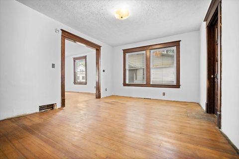 Tiny photo for 710 W Jefferson Street, Bloomington, IL 61701 (MLS # 12498977)