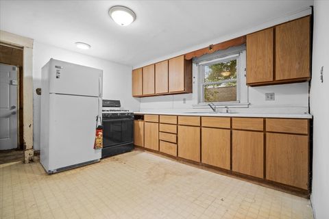 Tiny photo for 710 W Jefferson Street, Bloomington, IL 61701 (MLS # 12498977)