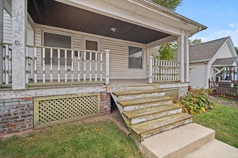 Tiny photo for 710 W Jefferson Street, Bloomington, IL 61701 (MLS # 12498977)