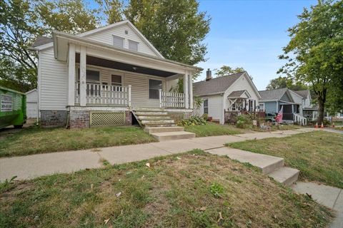 Tiny photo for 710 W Jefferson Street, Bloomington, IL 61701 (MLS # 12498977)