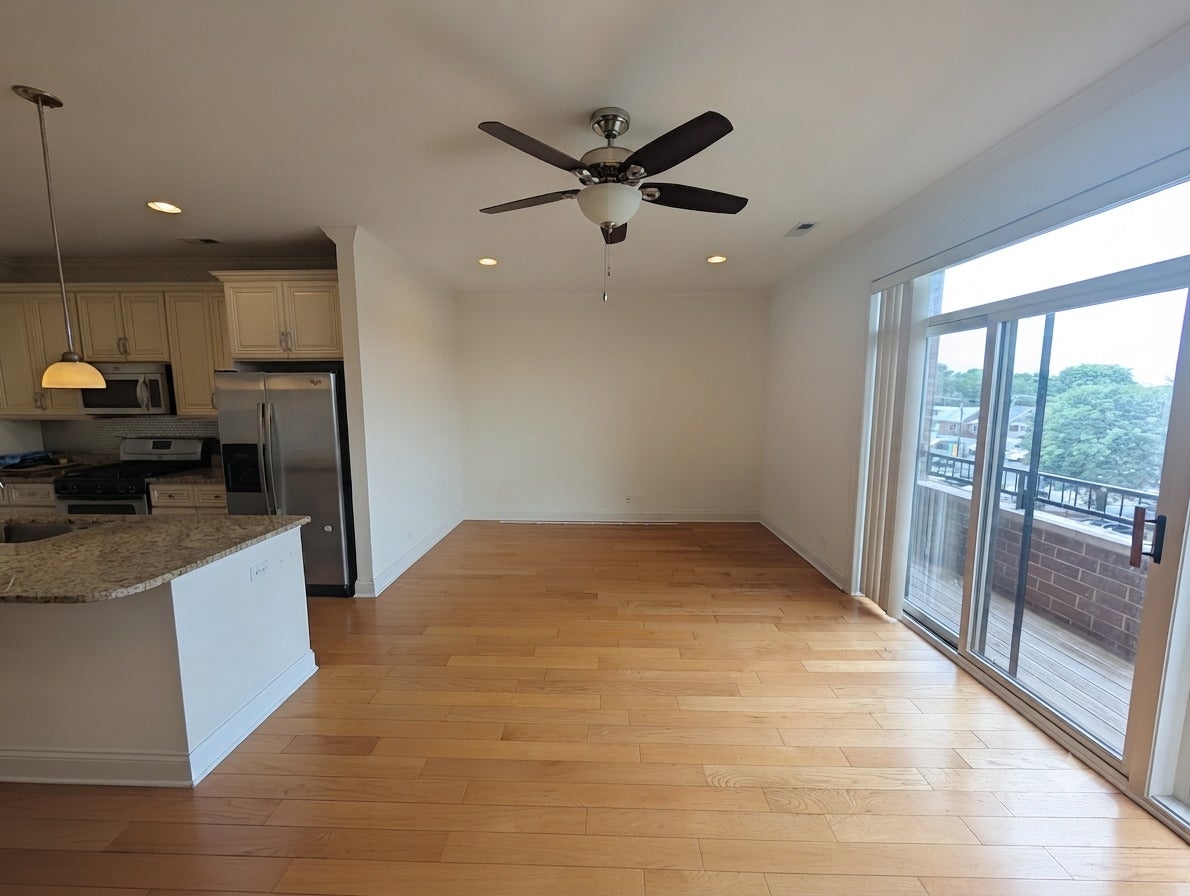 2352 W Byron Street 301