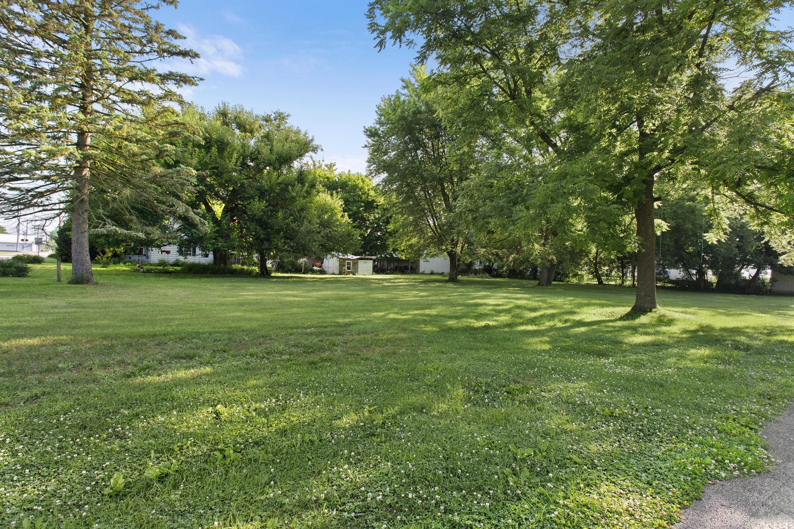 Photo 1 of 4 — 105 S 4th Street, Malta, IL 60150