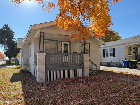 Photo of 909 W Cushing Street, Decatur, IL 62526 (MLS # 12513034)