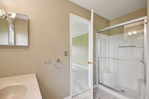 Tiny photo for 402 Woodview Circle #D, Elgin, IL 60120 (MLS # 12618899)