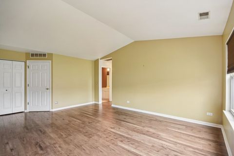 Tiny photo for 402 Woodview Circle #D, Elgin, IL 60120 (MLS # 12618899)