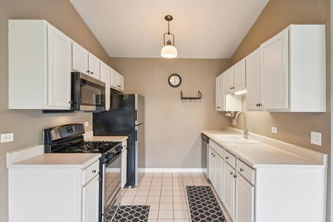 Tiny photo for 402 Woodview Circle #D, Elgin, IL 60120 (MLS # 12618899)