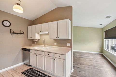 Tiny photo for 402 Woodview Circle #D, Elgin, IL 60120 (MLS # 12618899)
