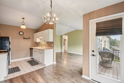 Tiny photo for 402 Woodview Circle #D, Elgin, IL 60120 (MLS # 12618899)