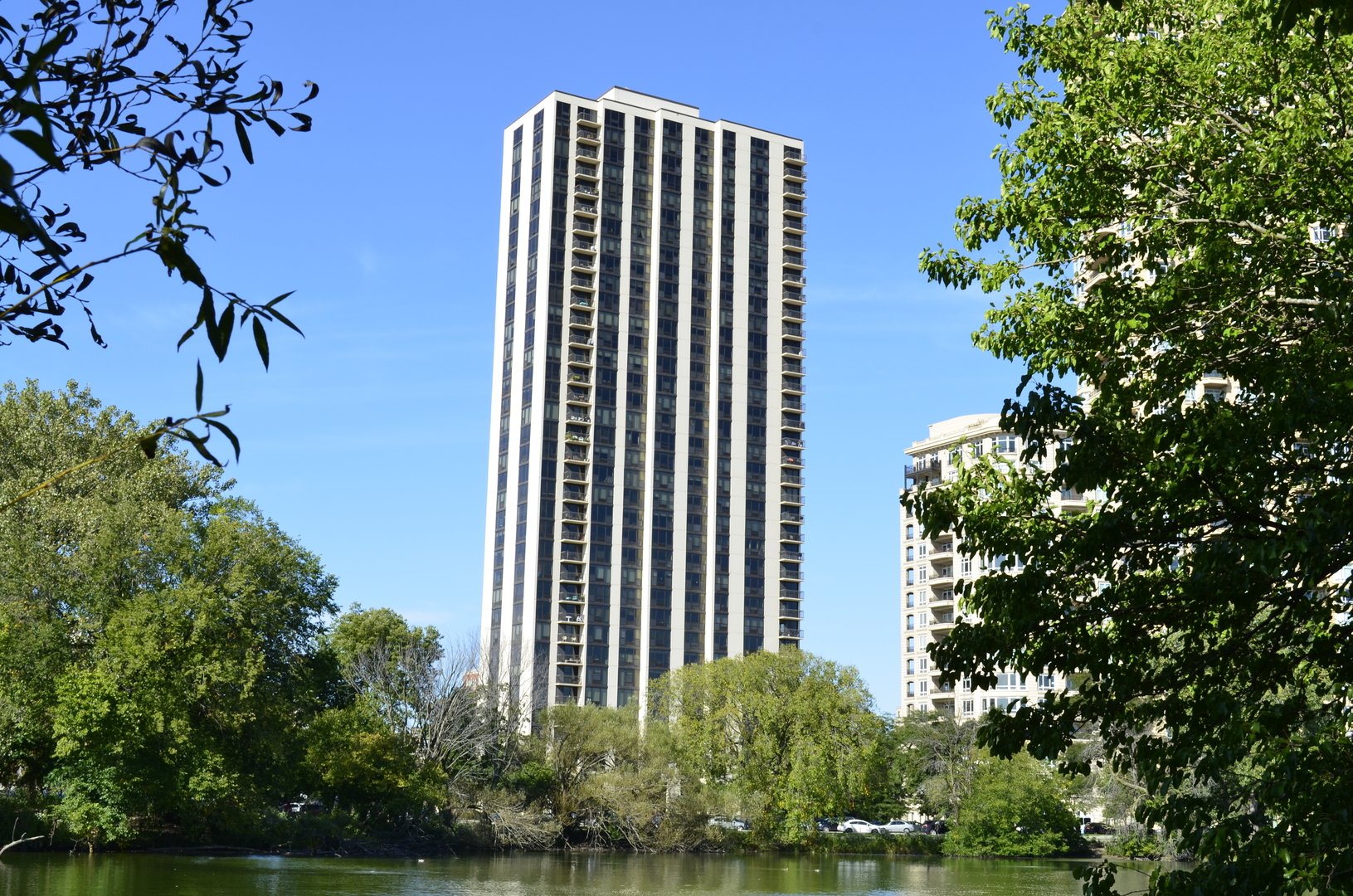 Photo 1 of 15 — 2500 N LAKEVIEW Avenue 1003, Chicago, IL 60614