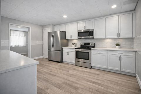 Tiny photo for 1123 E 6th Avenue, Monmouth, IL 61462 (MLS # 12556047)