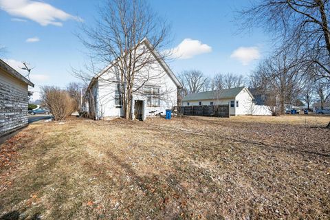 Tiny photo for 1123 E 6th Avenue, Monmouth, IL 61462 (MLS # 12556047)