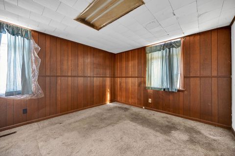 Tiny photo for 1123 E 6th Avenue, Monmouth, IL 61462 (MLS # 12556047)