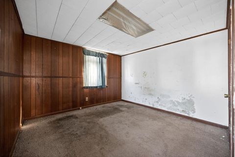 Tiny photo for 1123 E 6th Avenue, Monmouth, IL 61462 (MLS # 12556047)