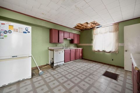 Tiny photo for 1123 E 6th Avenue, Monmouth, IL 61462 (MLS # 12556047)