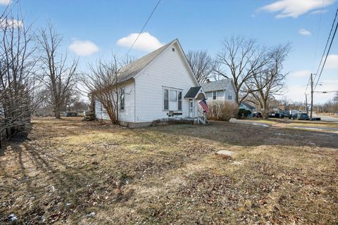 Tiny photo for 1123 E 6th Avenue, Monmouth, IL 61462 (MLS # 12556047)
