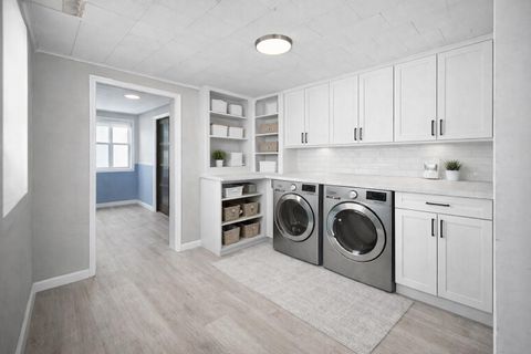 Tiny photo for 1123 E 6th Avenue, Monmouth, IL 61462 (MLS # 12556047)