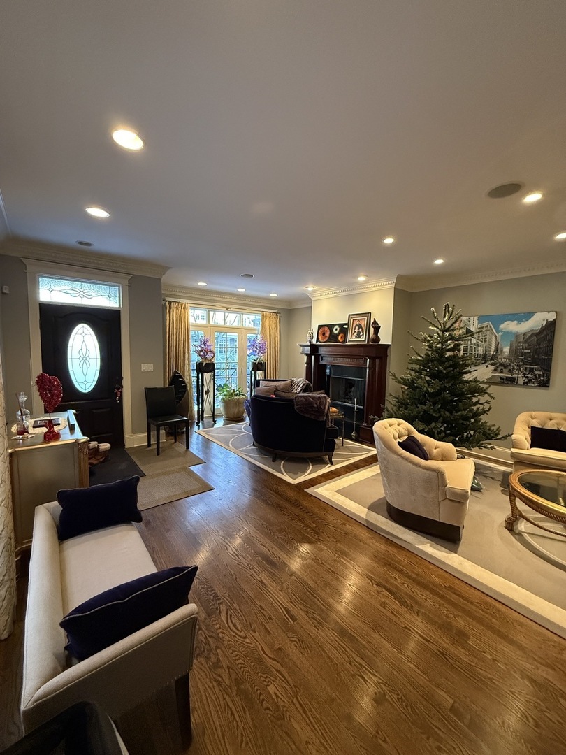 3720 N Marshfield Avenue