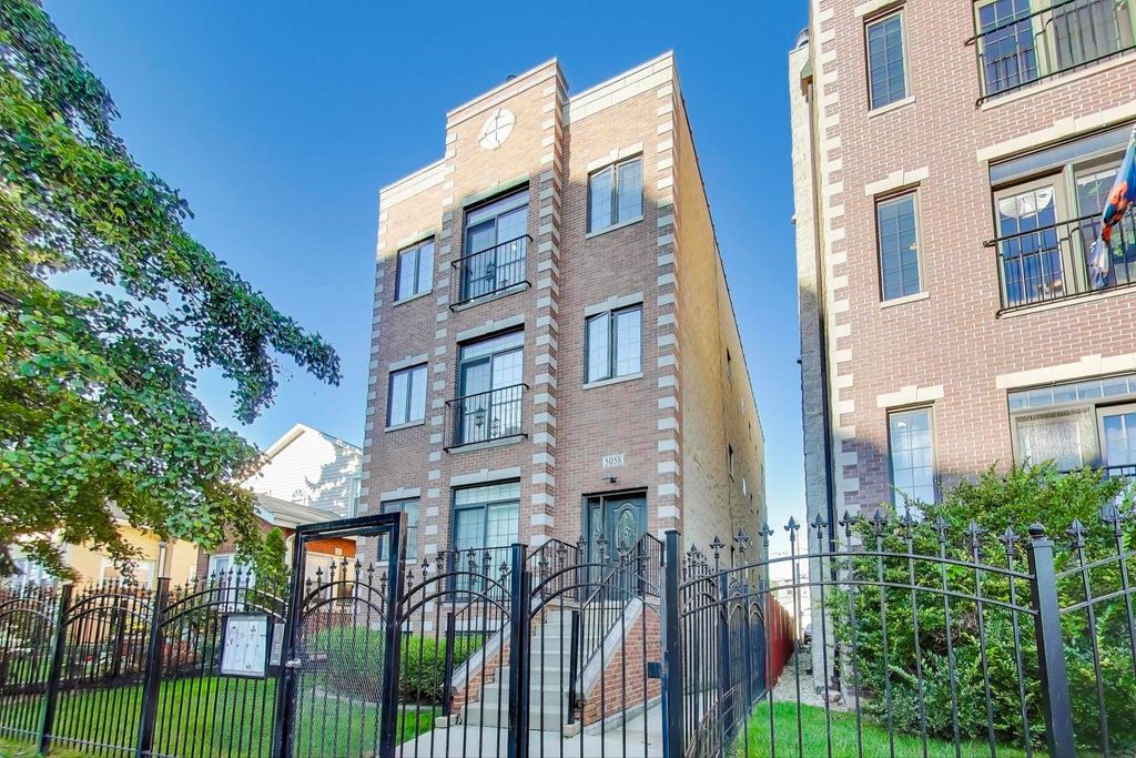 Photo for 5058 N Kimball Avenue #4, Chicago, IL 60625 (MLS # 12499393)