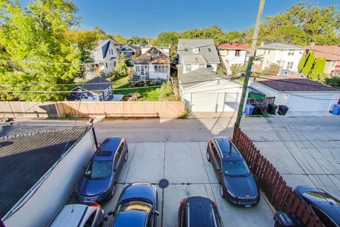 Tiny photo for 5058 N Kimball Avenue #4, Chicago, IL 60625 (MLS # 12499393)